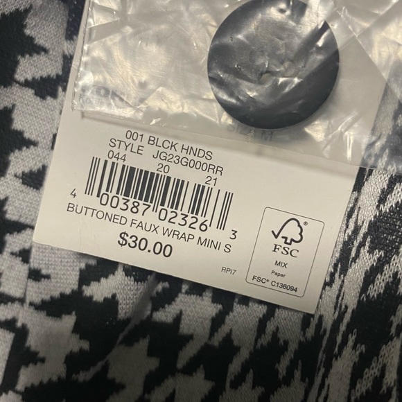 Kohls button faux wrap, mini skirt size medium - Picture 3 of 5